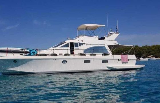 Motorboat Guy Couach 1401 737hp