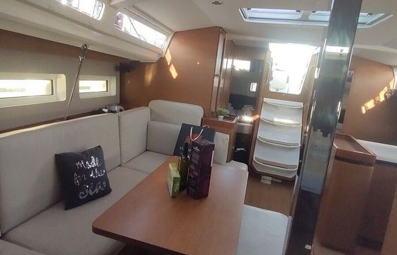 Sailboat Jeanneau Sun Odyssey 440 13m