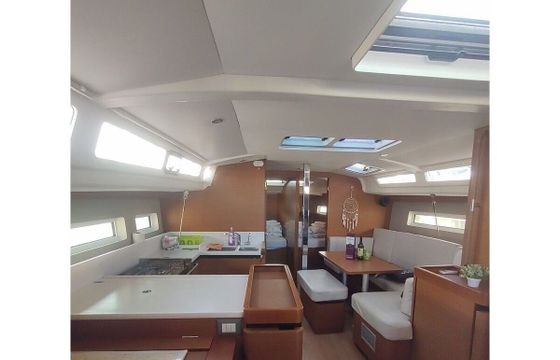 Sailboat Jeanneau Sun Odyssey 440 13m