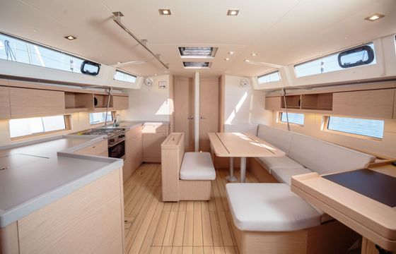 Sailboat BENETEAU OCEANIS 46.1 14.6m