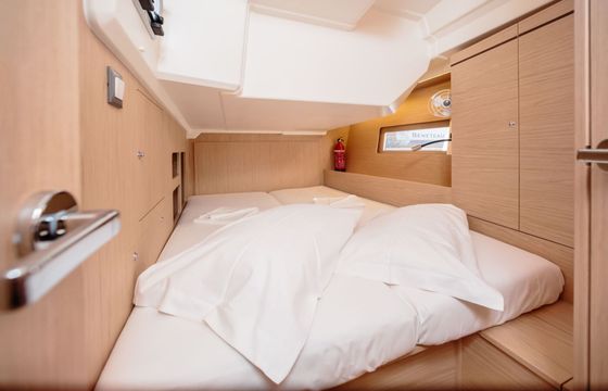 Sailboat BENETEAU OCEANIS 46.1 14.6m