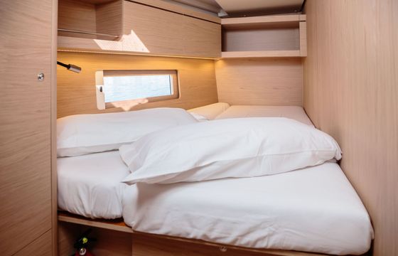 Sailboat BENETEAU OCEANIS 46.1 14.6m