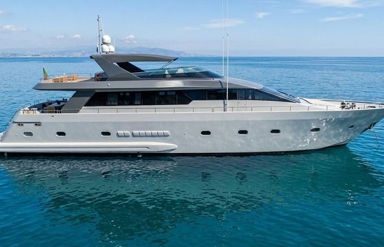 Motor yacht Falcon 82S 2400hp