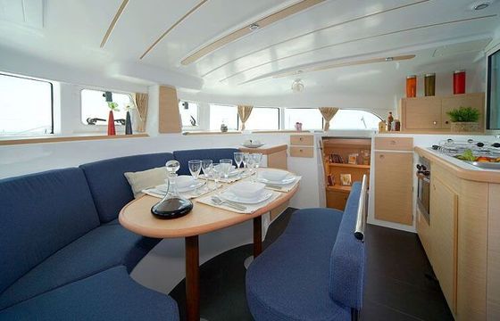 Catamaran LAGOON 380 S2 11.55m