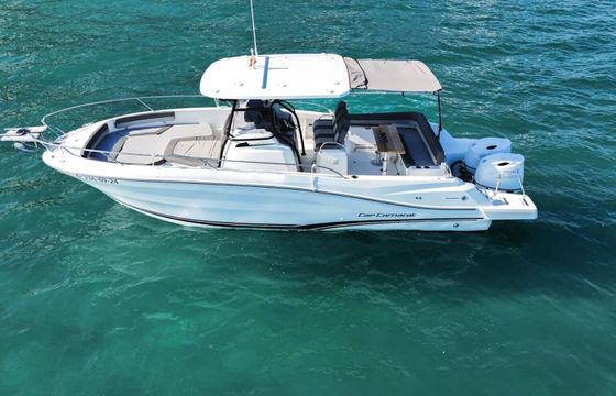 Motorboat Jeanneau Cap Camarat 9.0 cc (NUEVO 2023) 400hp