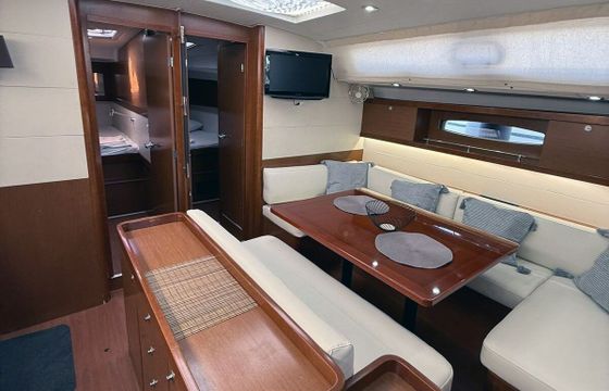 Sailboat Beneteau Oceanis 50 15.24m