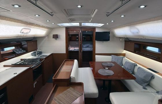 Sailboat Beneteau Oceanis 50 15.24m