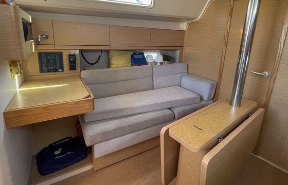 Sailboat Hanse 348 10.48m