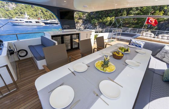 Motor yacht custom 2023 800hp