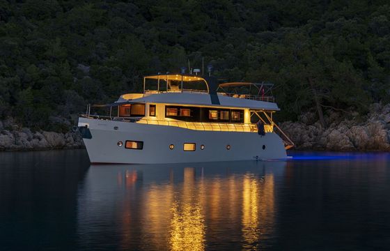 Motor yacht custom 2023 800hp