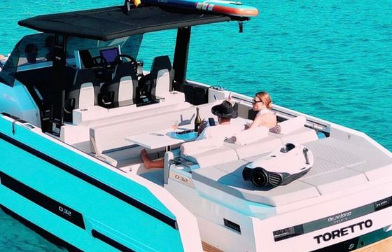 Motorboat De Antonio D32 600hp
