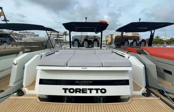 Motorboat De Antonio D32 600hp