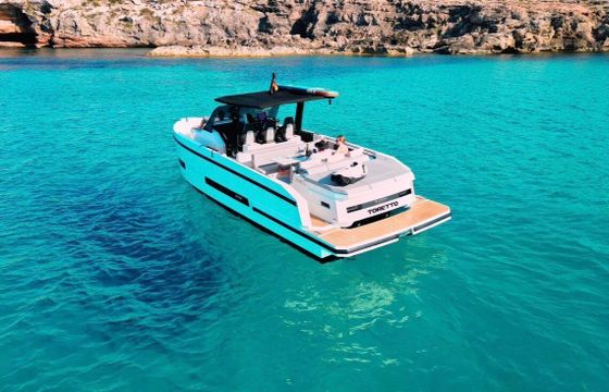 Motorboat De Antonio D32 600hp