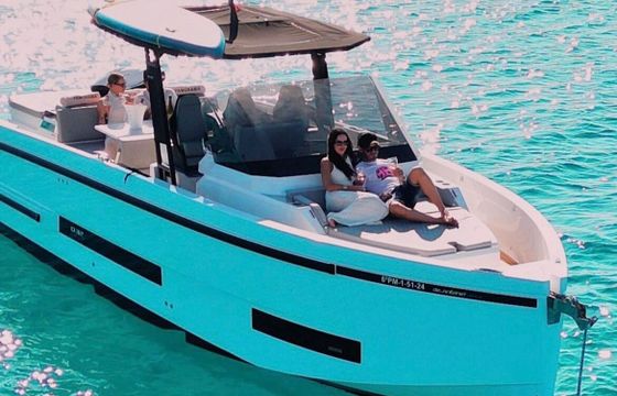 Motorboat De Antonio D32 600hp
