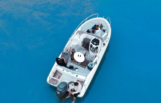 Motorboat Beneteau Flyer 650 Sundeck ☀️ 150hp