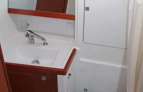 Sailboat BENETEAU OCEANIS 48 14.6m