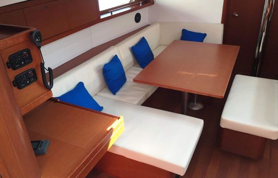 Sailboat BENETEAU OCEANIS 48 14.6m