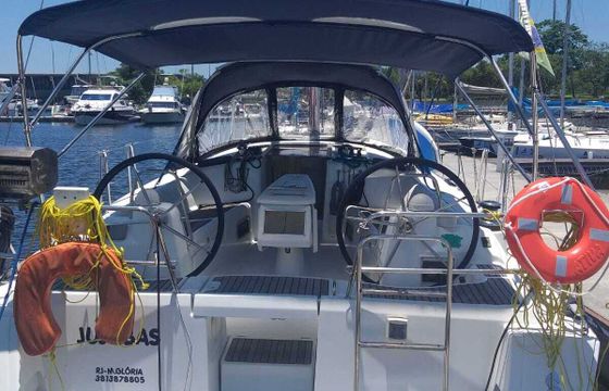 Sailboat Beneteau Oceanis 40 12.2m