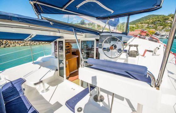 Catamaran FOUNTAINE PAJOT MAHE 36 11m