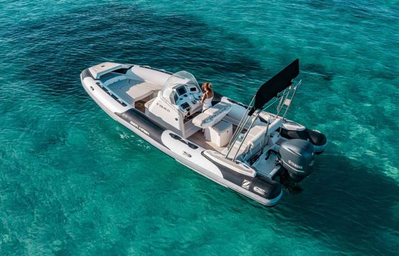 Motorboat Zodiac Sea Hawk 800 220hp