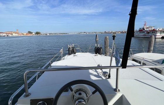 Houseboat New Con Fly Twins 30hp