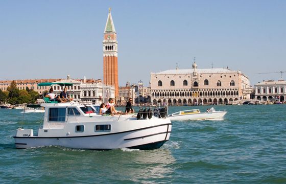 Houseboat New Con Fly Twins 30hp