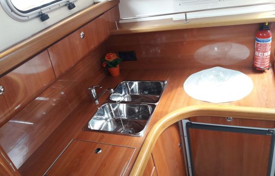 Motorboat Sealine 28 340hp