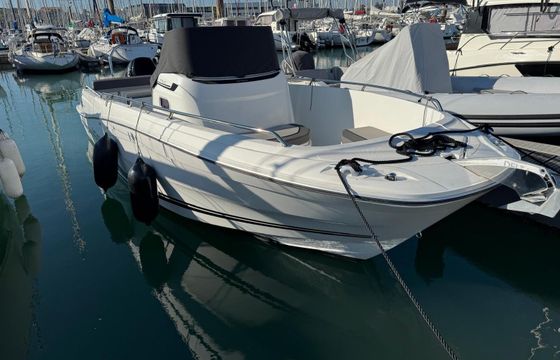 Motorboat Jeanneau Cap camarat 7.5 CC 250hp