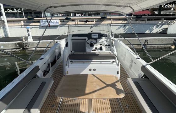 Motorboat Jeanneau Cap Camarat 8.5 Cc 350hp