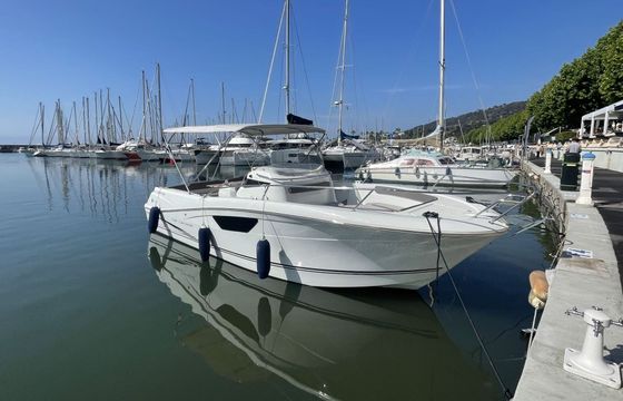 Motorboat Jeanneau Cap Camarat 8.5 Cc 350hp
