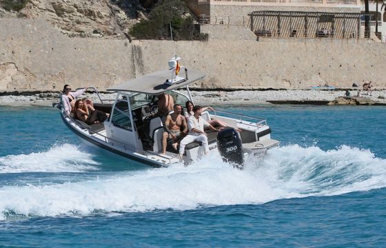Motorboat Axopar 28 T-top 300hp