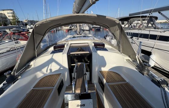 Sailboat Hanse 348 11m