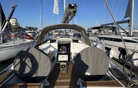 Sailboat Hanse 348 11m