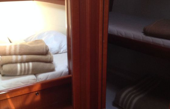 Sailboat BENETEAU Oceanis 43 13.1m