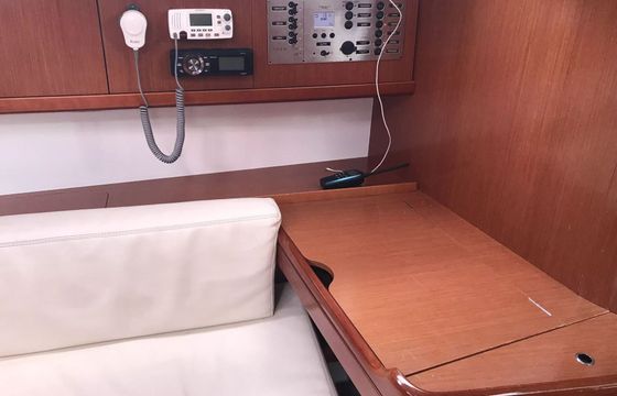 Sailboat BENETEAU Oceanis 43 13.1m