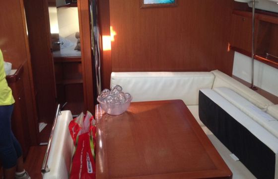Sailboat BENETEAU Oceanis 43 13.1m