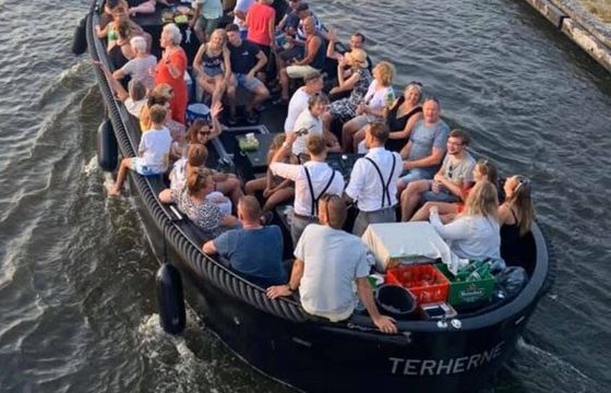 Motorboat Gezellige Private sloep mét WC . 60hp