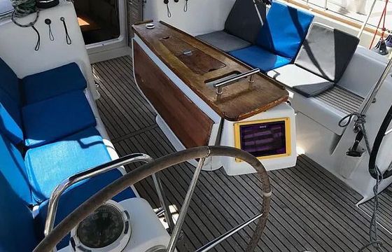 Sailboat Beneteau Oceanis 43 12.75m