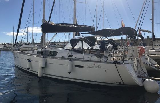 Sailboat Beneteau Oceanis 43 12.75m
