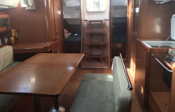 Sailboat Beneteau Oceanis 43 12.75m