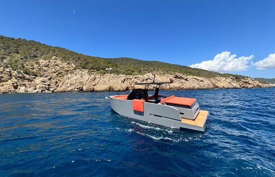 Motorboat DE ANTONIO 28 400hp
