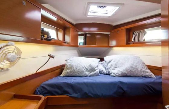 Sailboat Beneteau Oceanis 41 12.43m