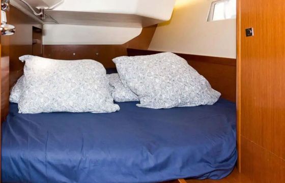 Sailboat Beneteau Oceanis 41 12.43m