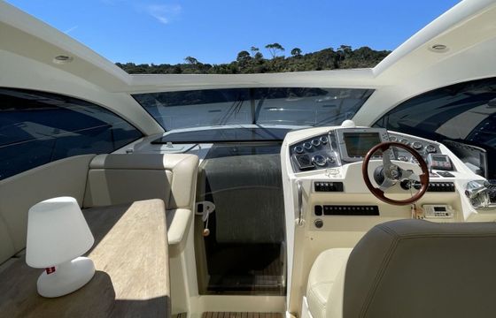 Motorboat Jeanneau Prestige 38 s 32hp