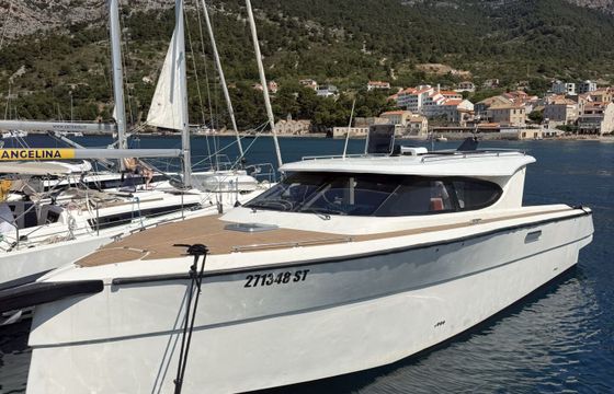 Motorboat Aqua Marine CS 45 600hp