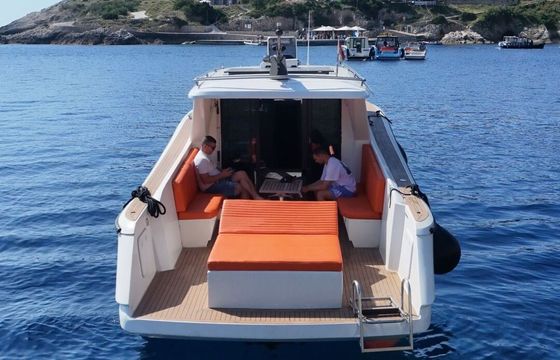 Motorboat Aqua Marine CS 45 600hp