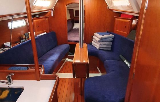 Sailboat Beneteau Oceanis Clipper 331 10m
