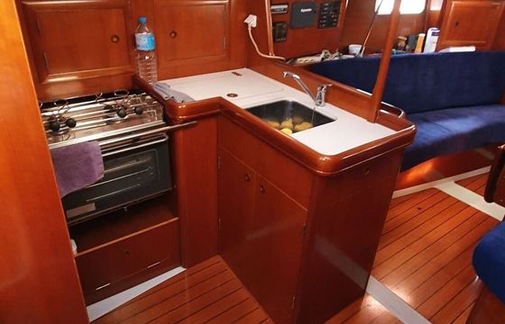 Sailboat Beneteau Oceanis Clipper 331 10m