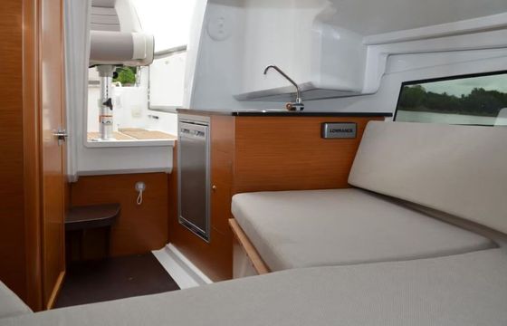 Motorboat Jeanneau CAP CAMARAT 7.5 WA 250hp