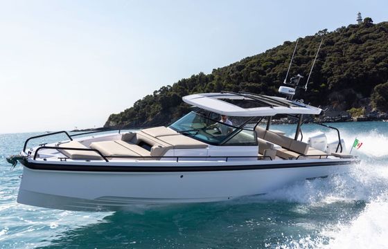 Motorboat Axopar 37 700hp